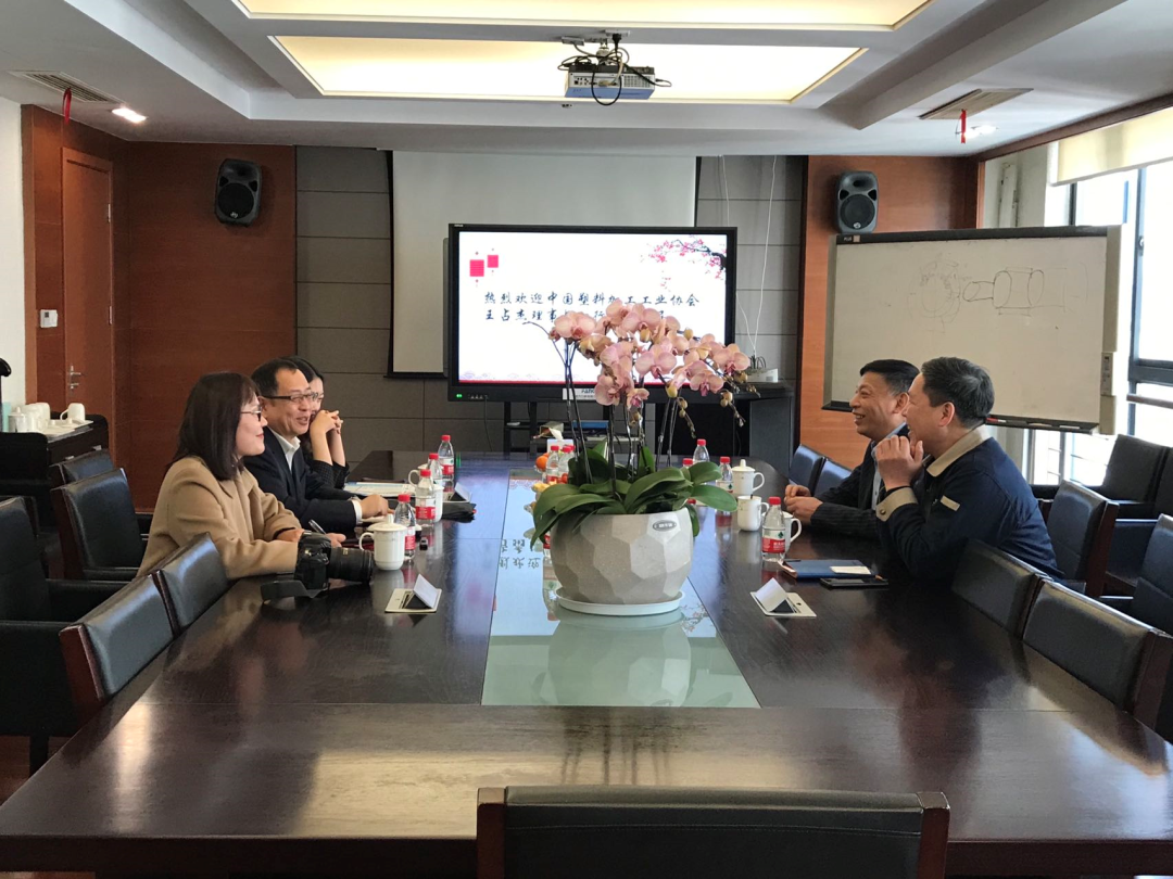 Wang Zhanjie, presidente della China Plastics Processing Industry Association, e il suo gruppo hanno visitato Fangli Technology