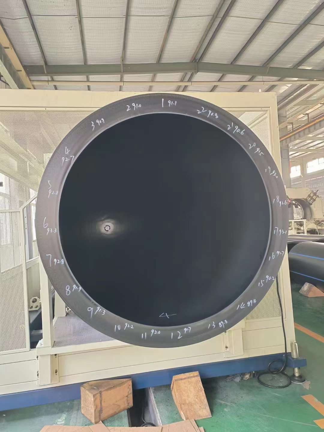 Tubi ad alto spessore e grande diametro: come evitare cedimenti nell'estrusione dei tubi