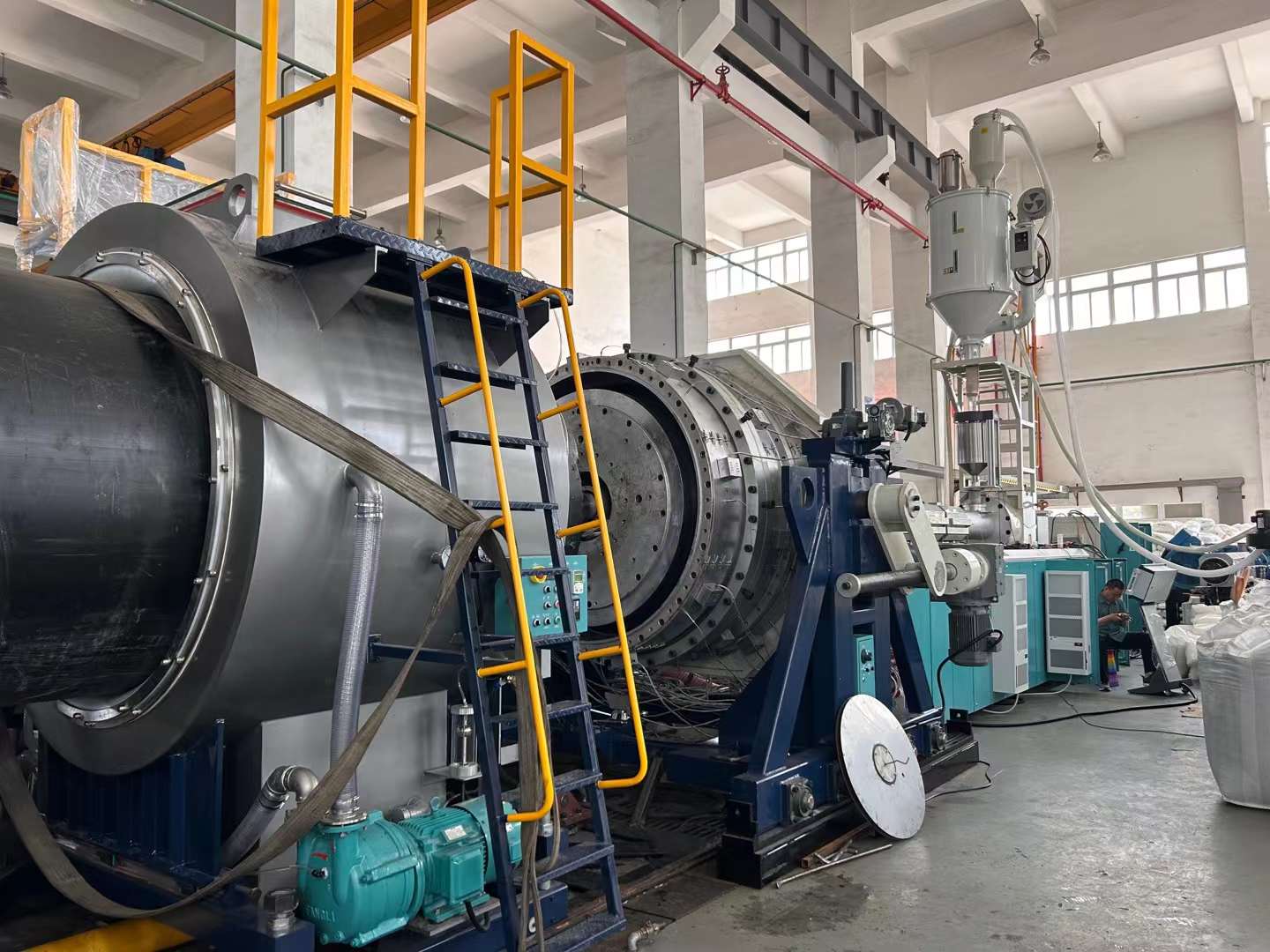 Tubi ad alto spessore e grande diametro: come evitare cedimenti nell'estrusione dei tubi