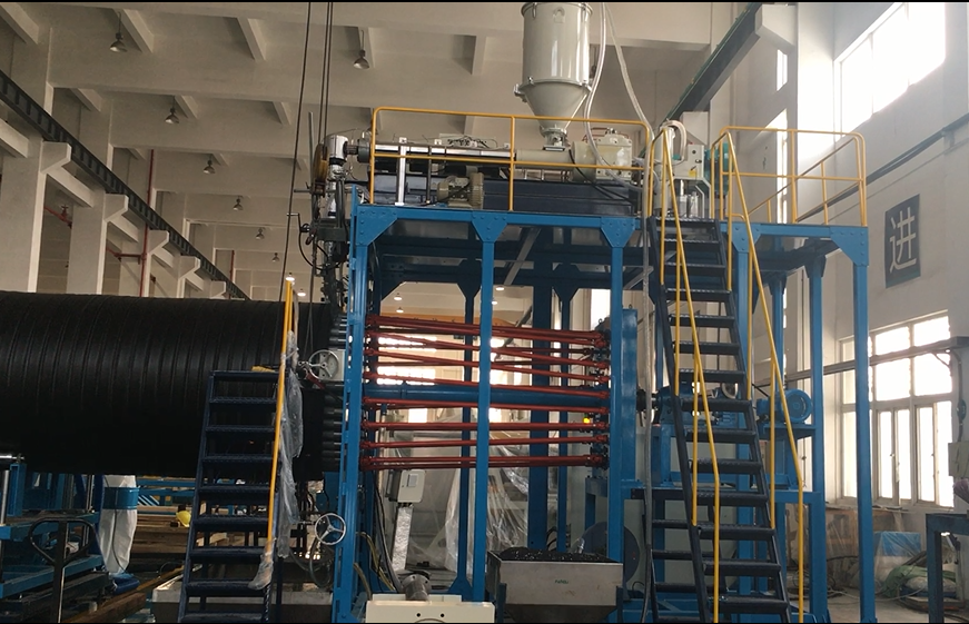 Produzione di tubi per avvolgimento in HDPE di grande diametro